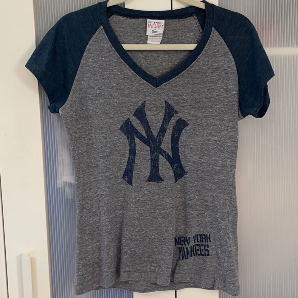 NY Yankees Official Short Sleeve T-shirt Size L